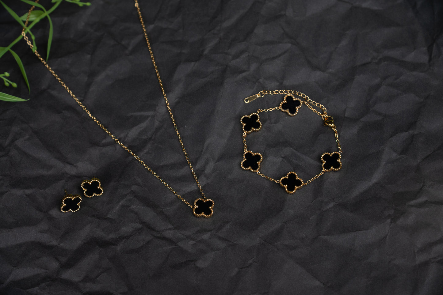 Clover Shape Black Pendant Set (Earrings, Necklace, Bracelet)