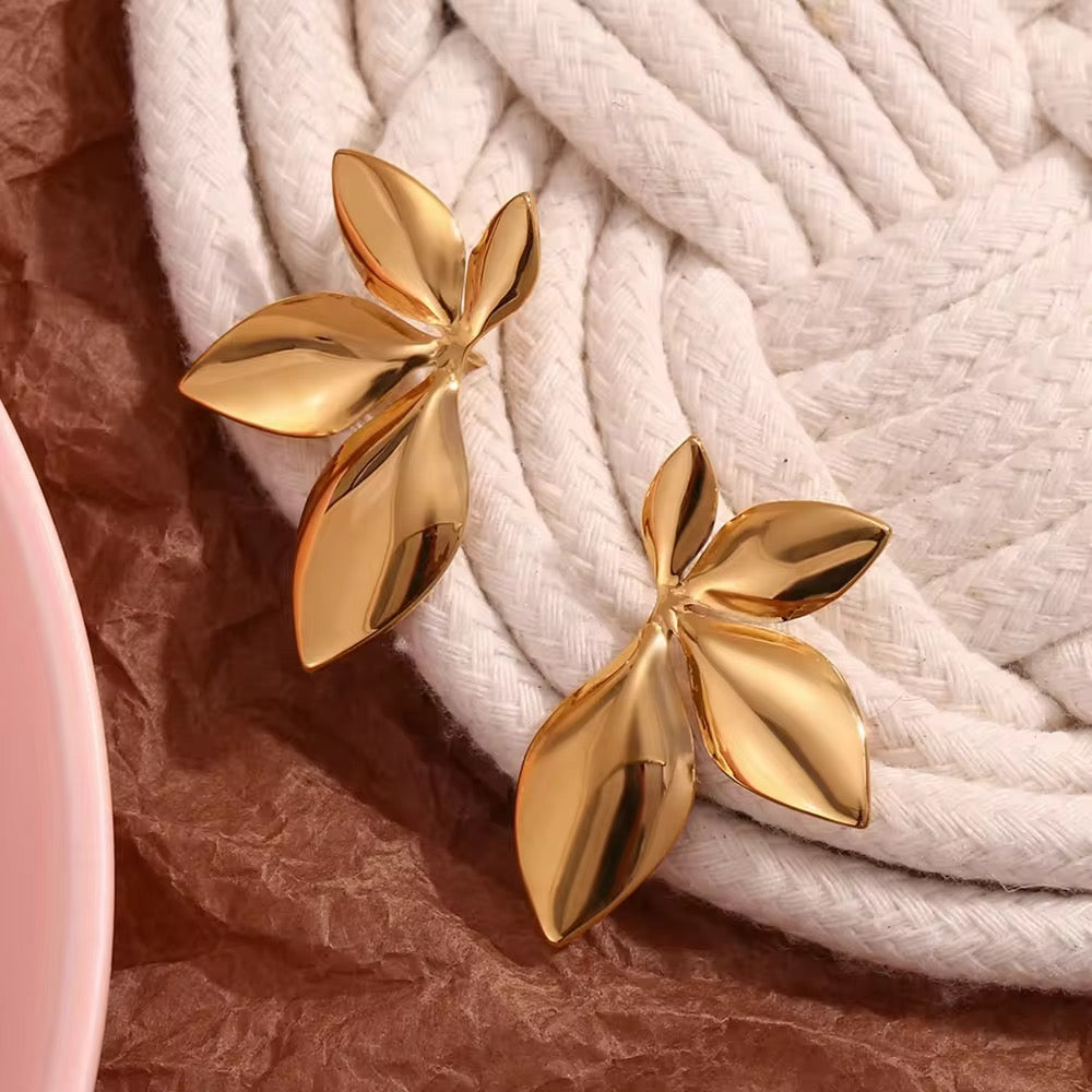 Leaf-shaped Earrings - O32