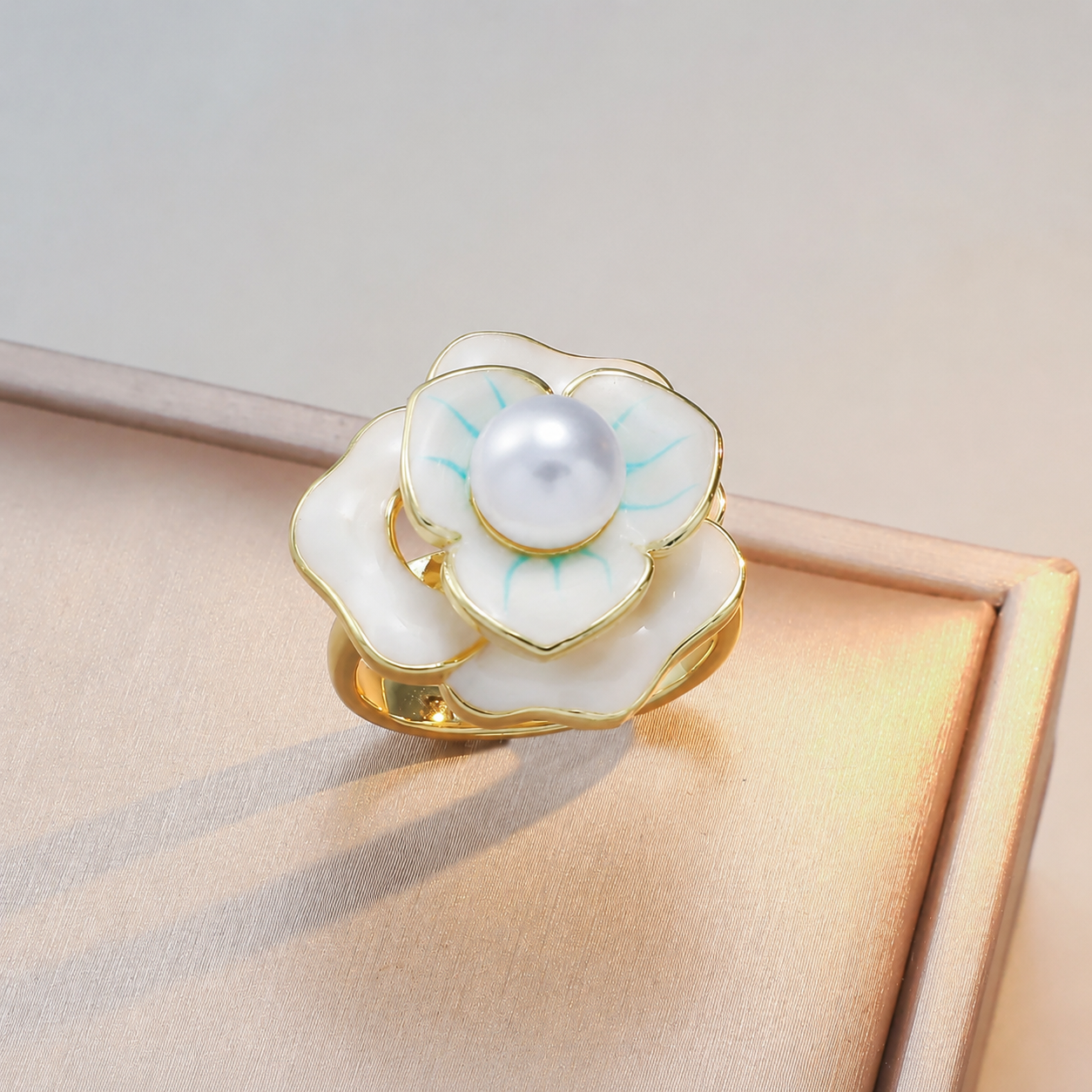 White Blossom Spinner Ring