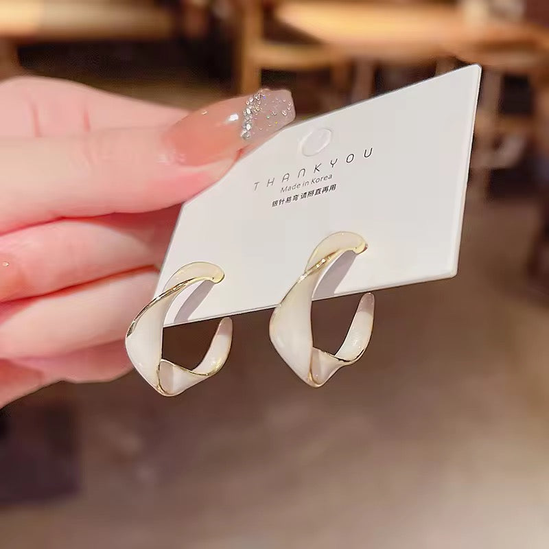 C-Shaped White Earrings - O14
