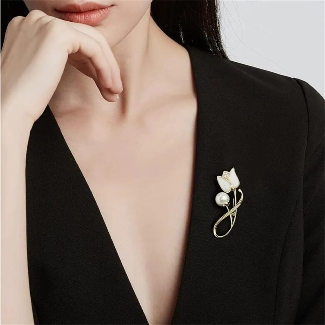 Pearl Tulip Curve Brooch