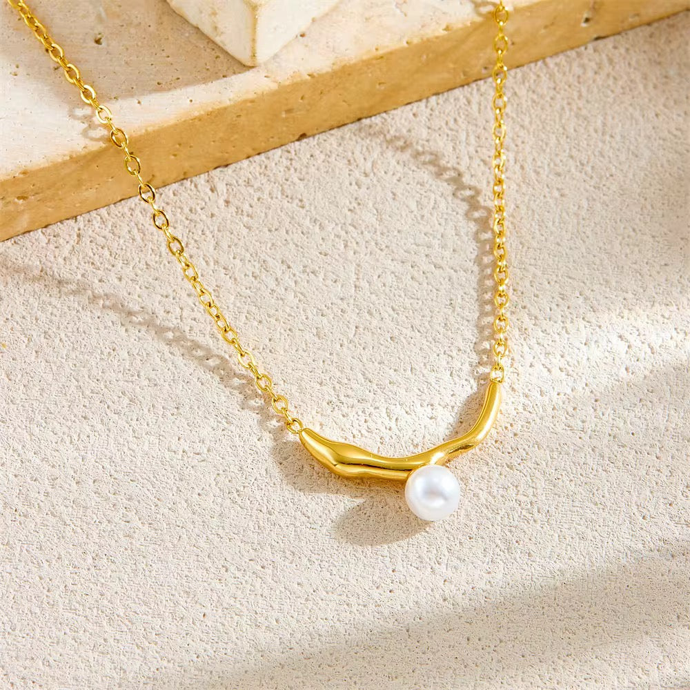 Chic Pearl Charm Necklace