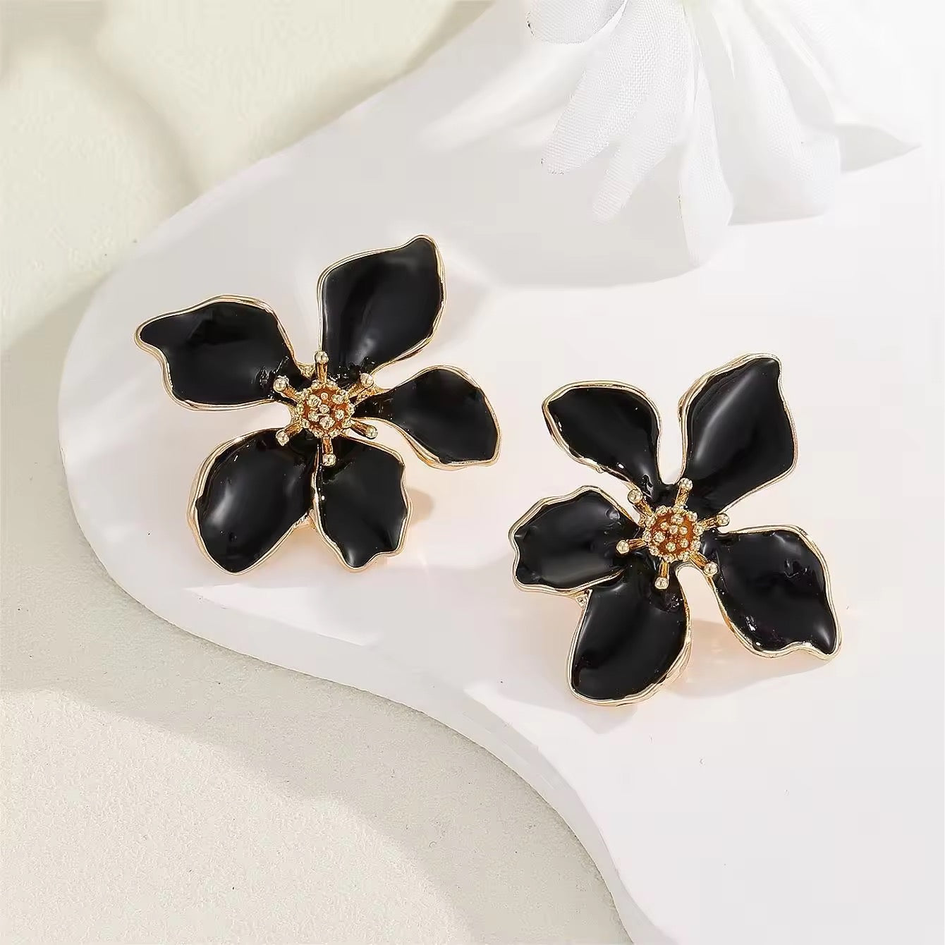 White Enamel Flower Earrings - O34