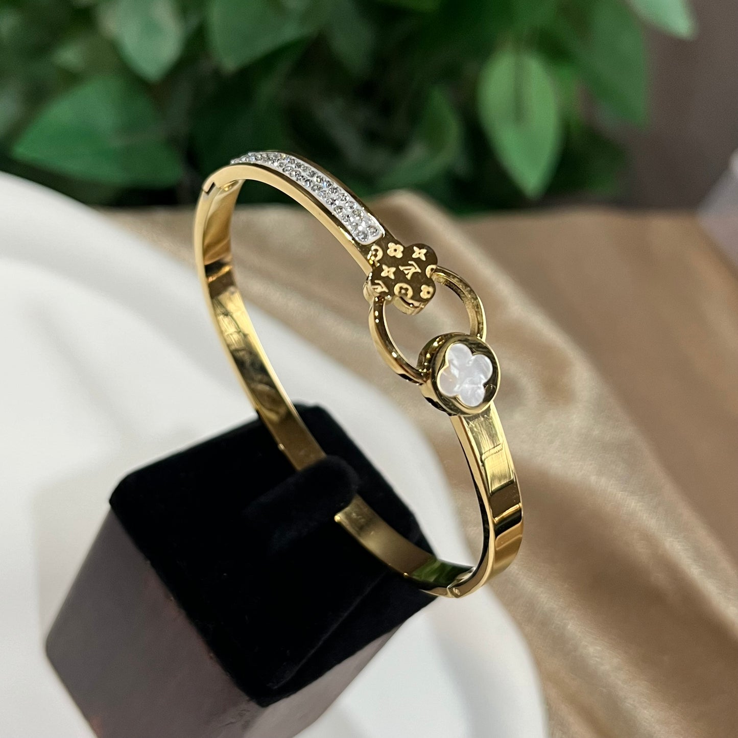 Clover Zircon Kada Bracelet