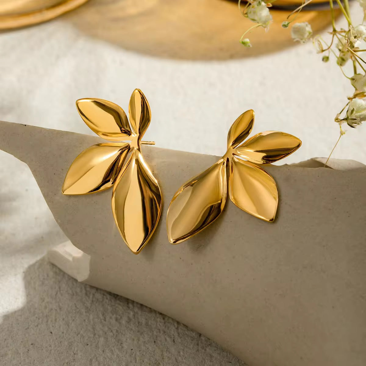 Leaf-shaped Earrings - O32