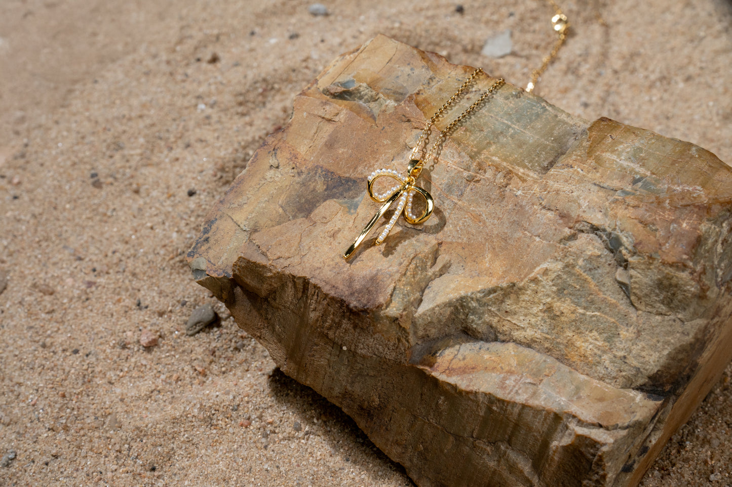 Ribbon Pendant Necklace