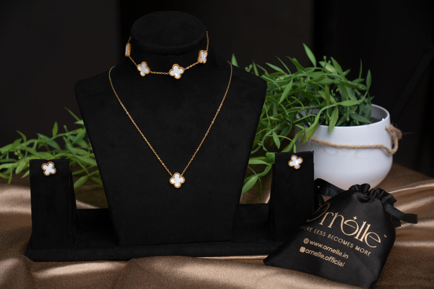White Clover Pendant Set (Earrings, Necklace, Bracelet)