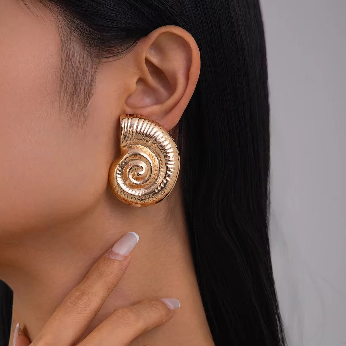 Snail-Shaped Earrings - O16