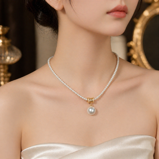 Pearl Necklace with Gold Detailing