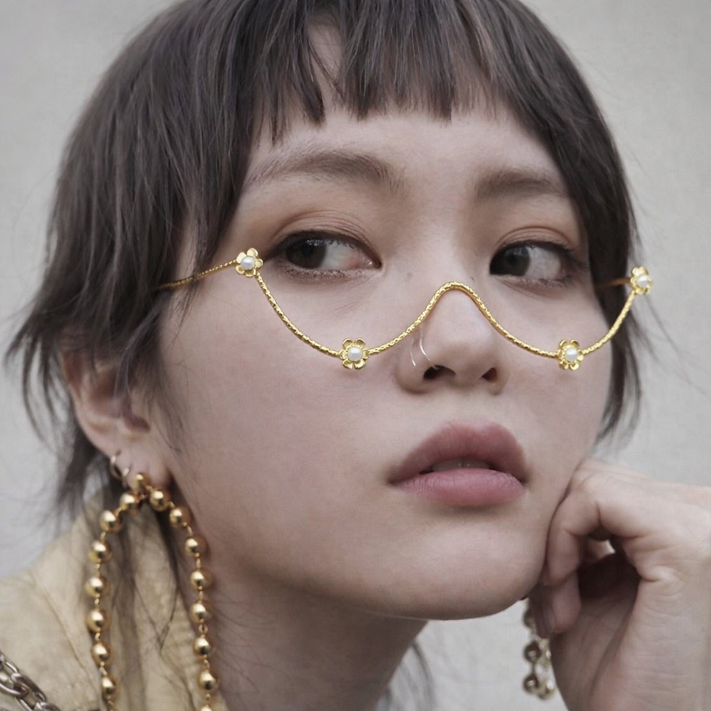 Floral Detail Gold Facelet