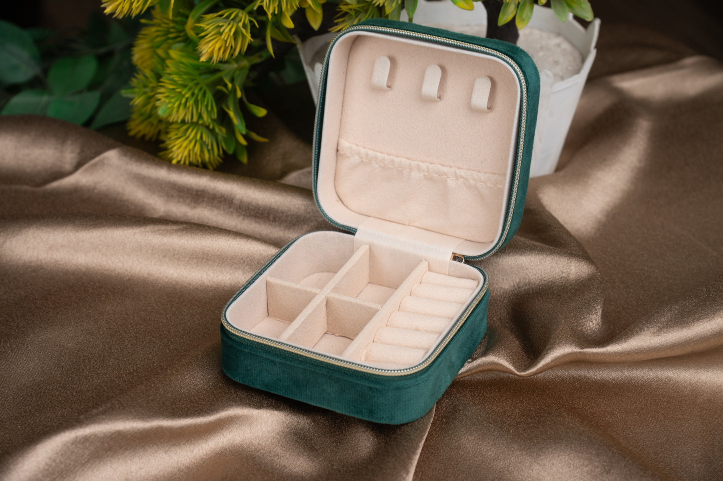 Green Jewelry Organizer