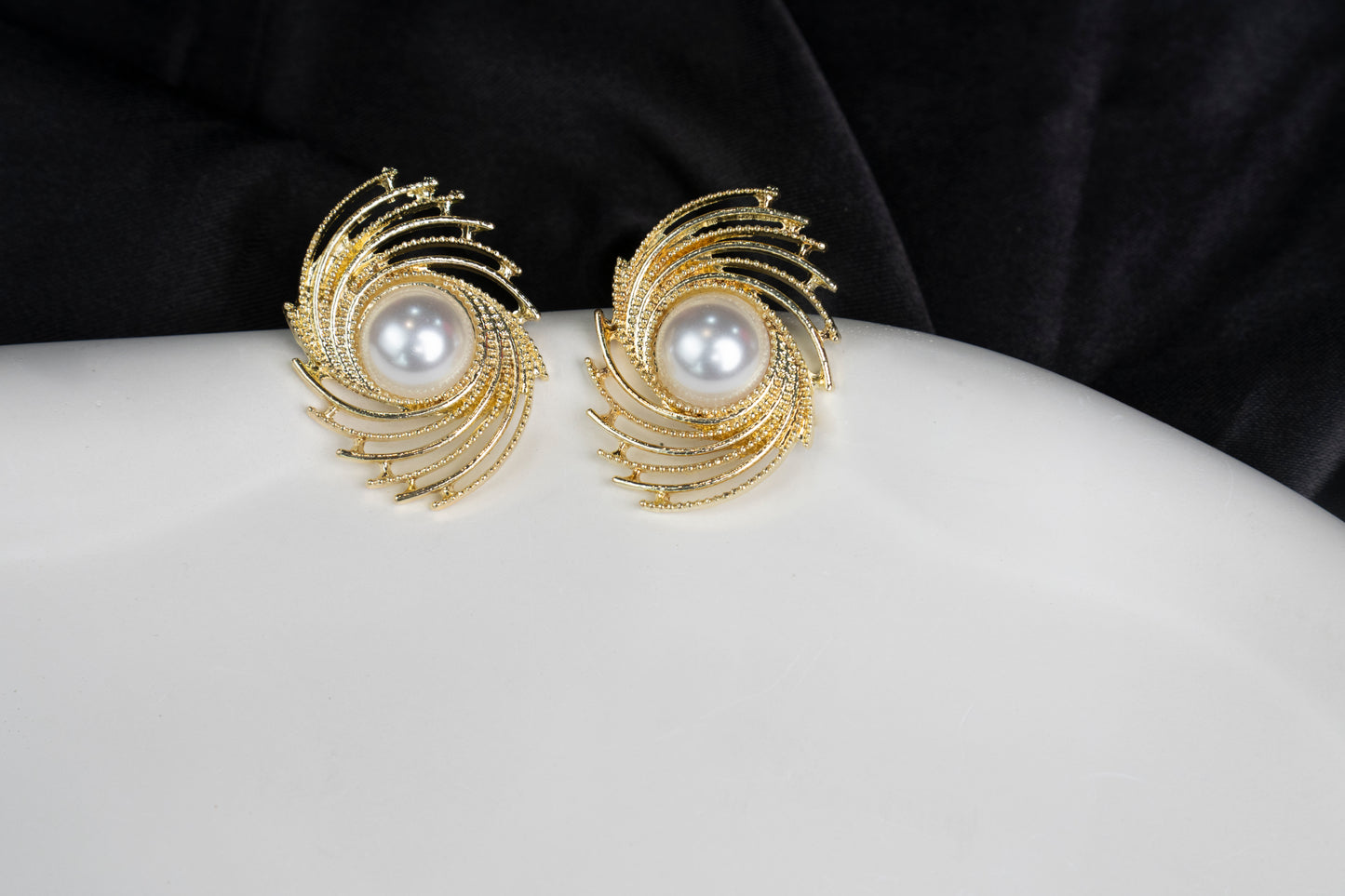 Spiral Pearl Earrings - O29