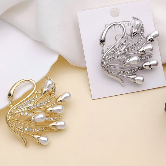 Elegant Rhinestone Swan Brooch