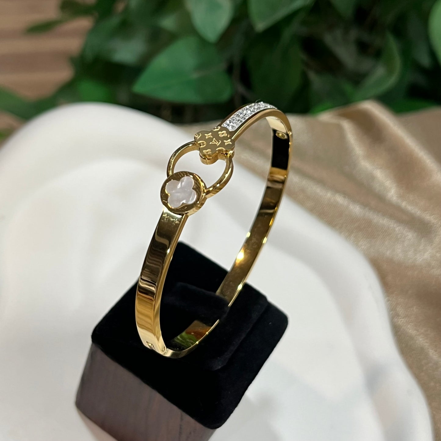 Clover Zircon Kada Bracelet