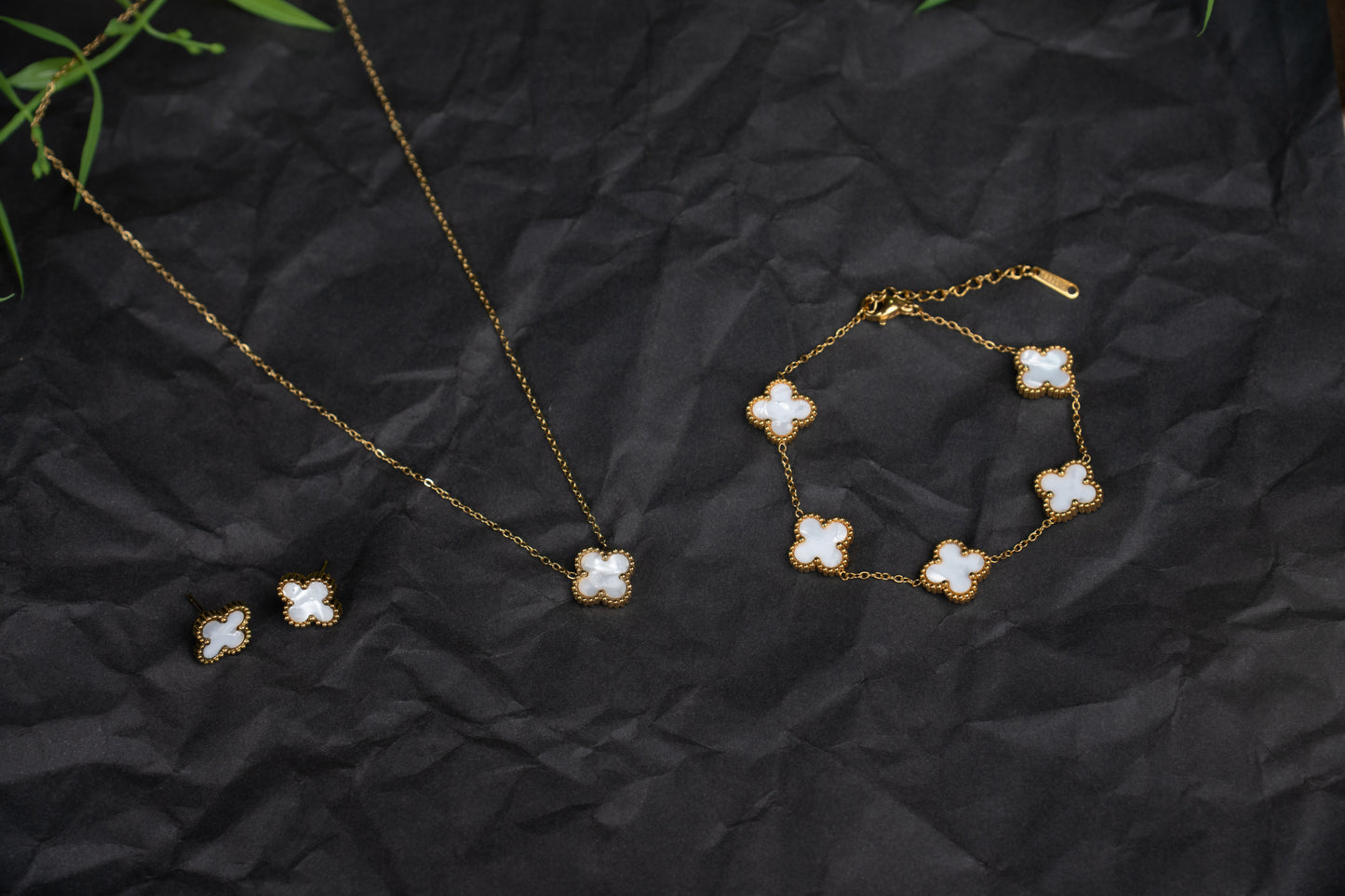 White Clover Pendant Set (Earrings, Necklace, Bracelet)