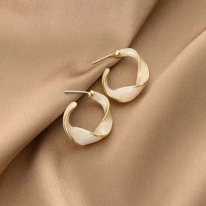 C-Shaped White Earrings - O14