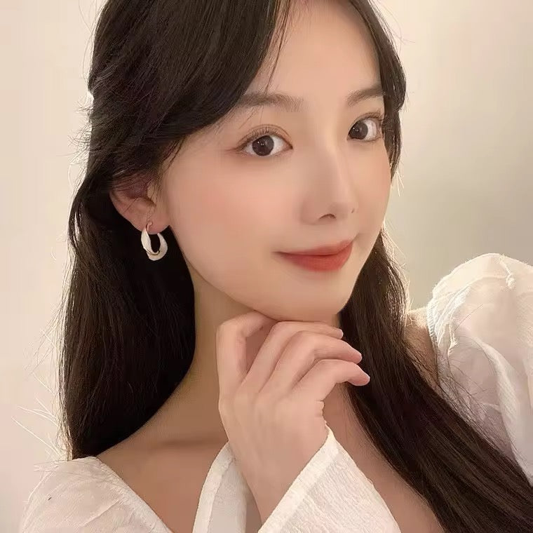 C-Shaped White Earrings - O14