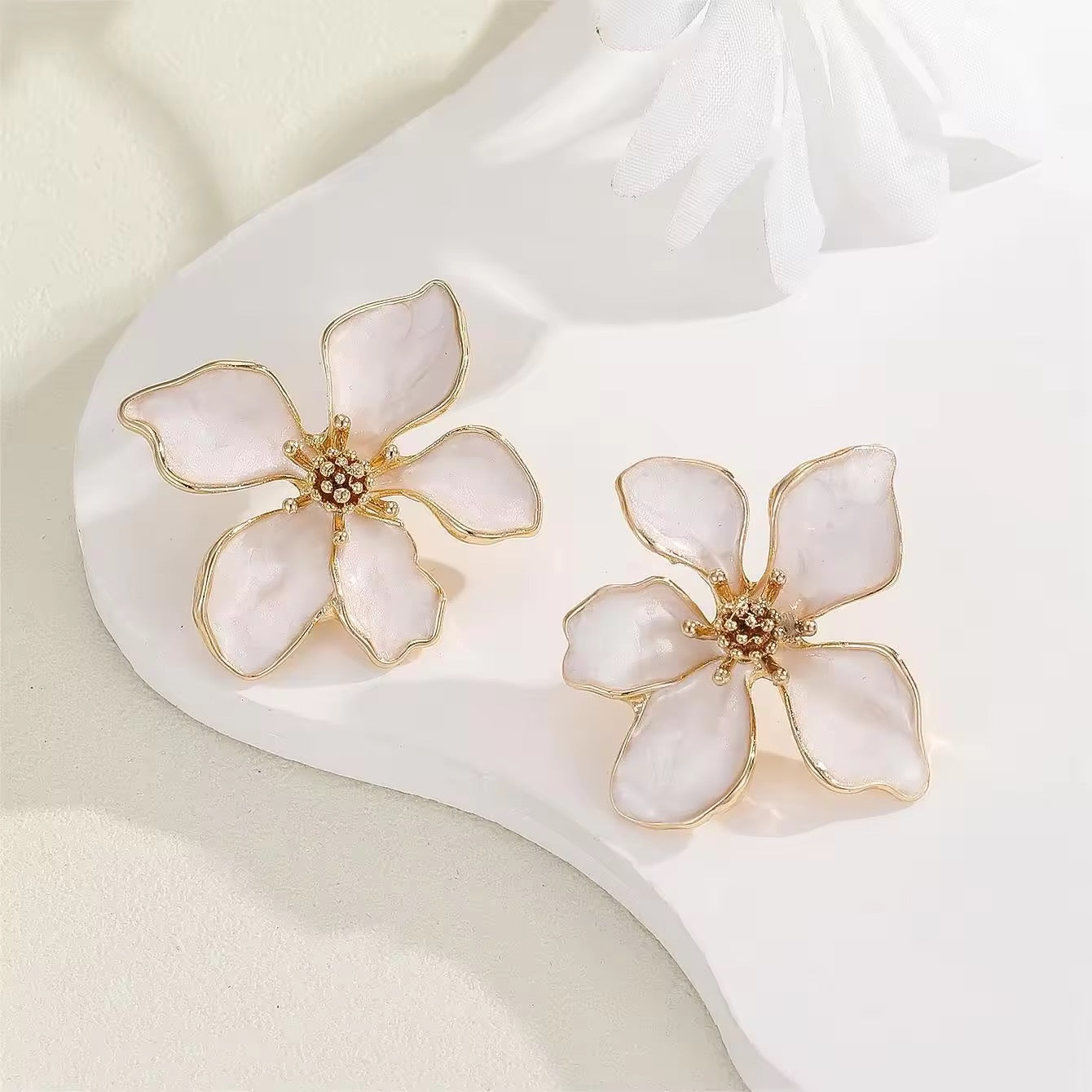 White Enamel Flower Earrings - O34