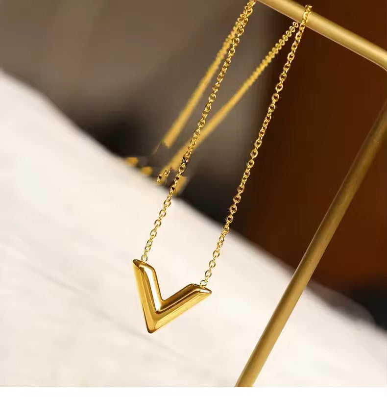 V-Shape Pendant Necklace - N15