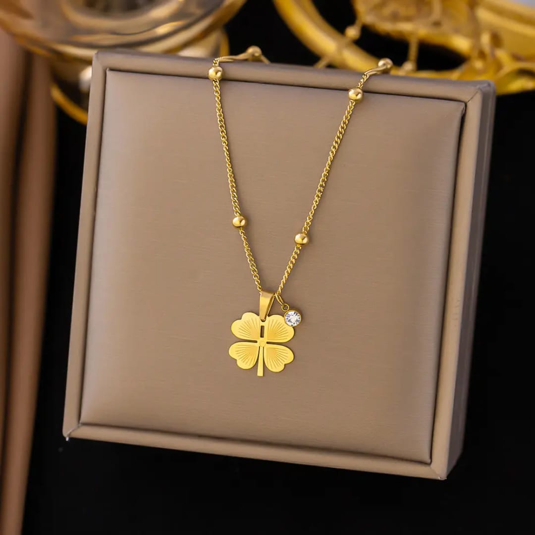 Clover charm necklace