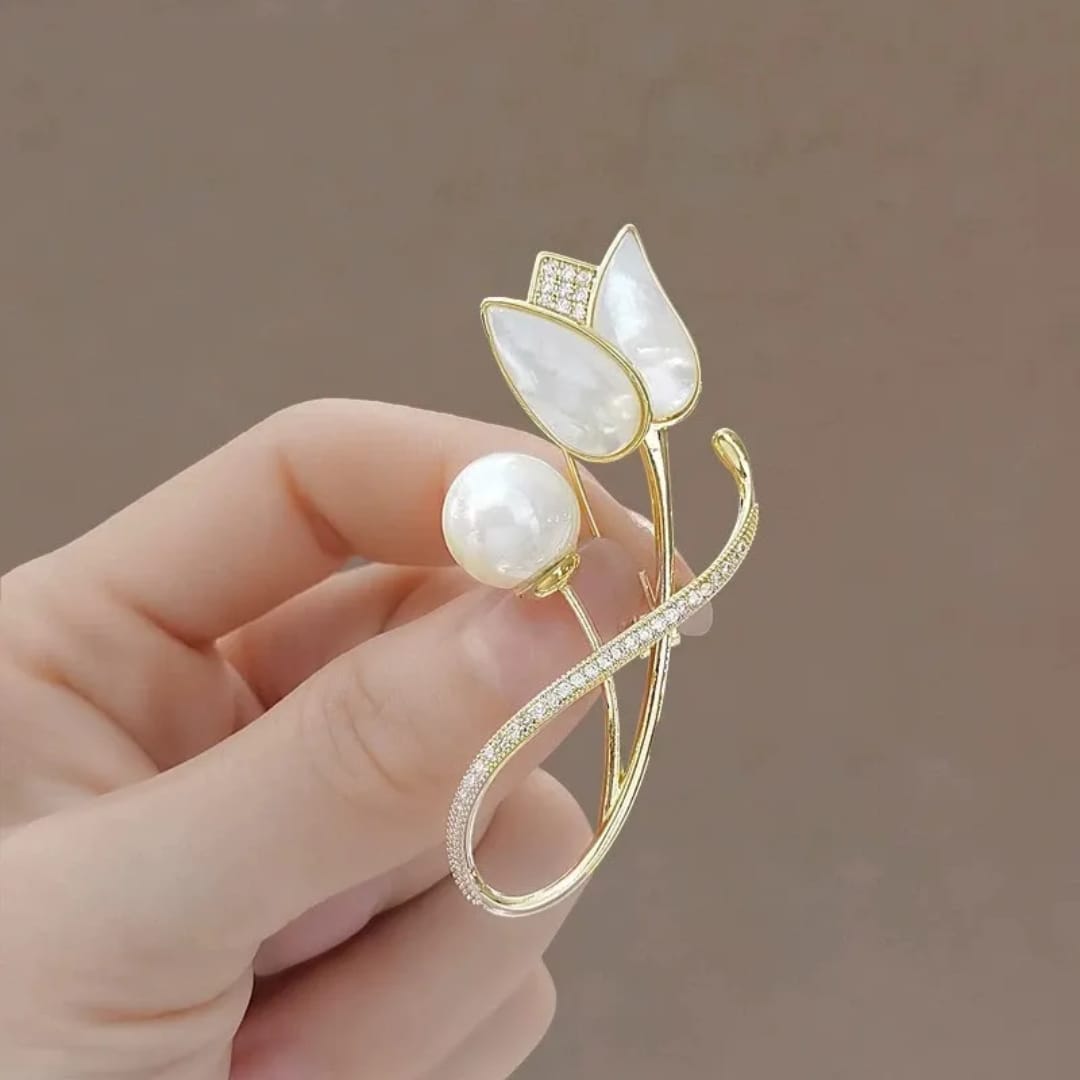 Pearl Tulip Curve Brooch
