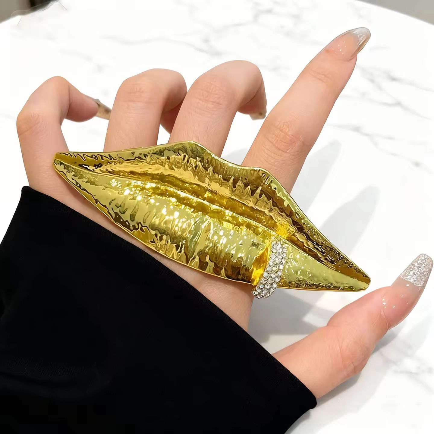Big Lip-Shape Double Finger Ring