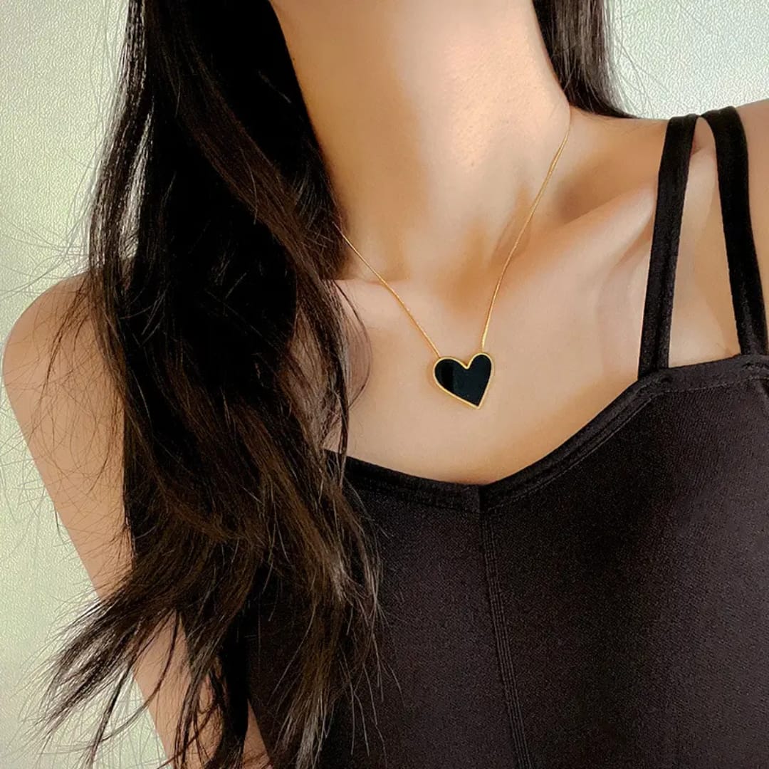 Black Heart Pendant Necklace