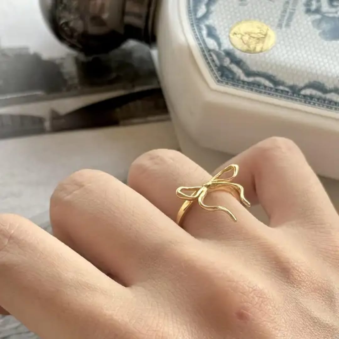 Gold Ribbon Ring