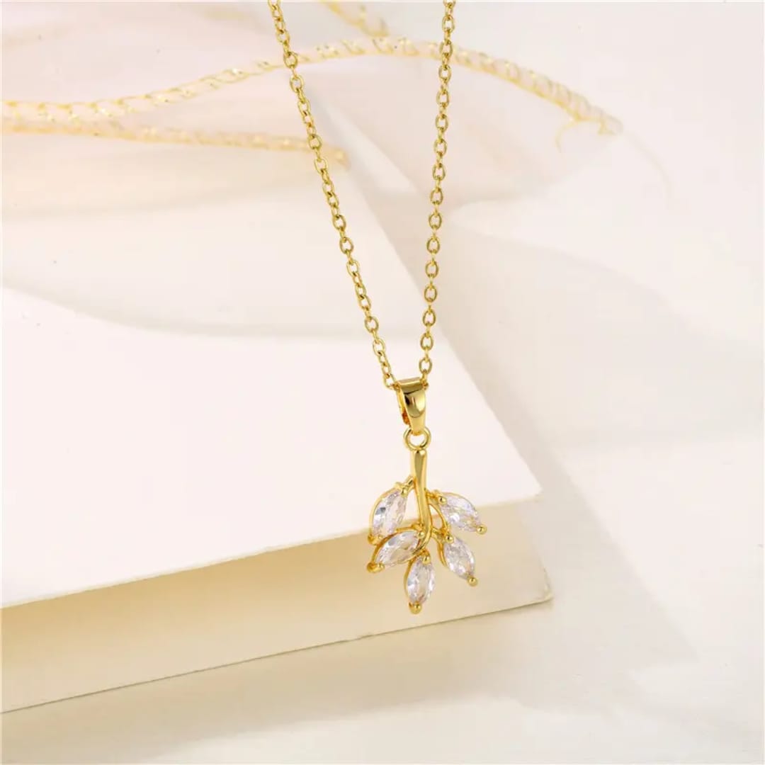 Elegant Leaf Drop Pendant Necklace