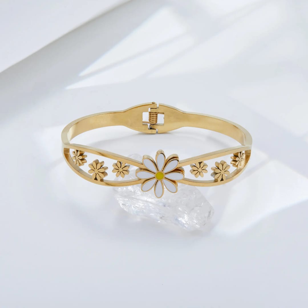 Daisy Bloom Gold Kada