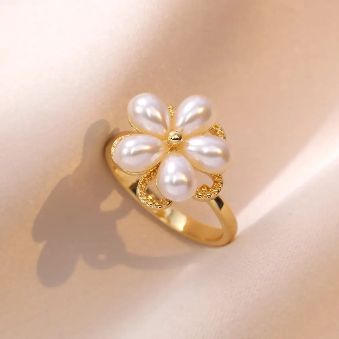 Rotating Pearl Flower Ring