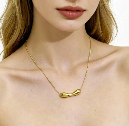 Curve Charm Necklace