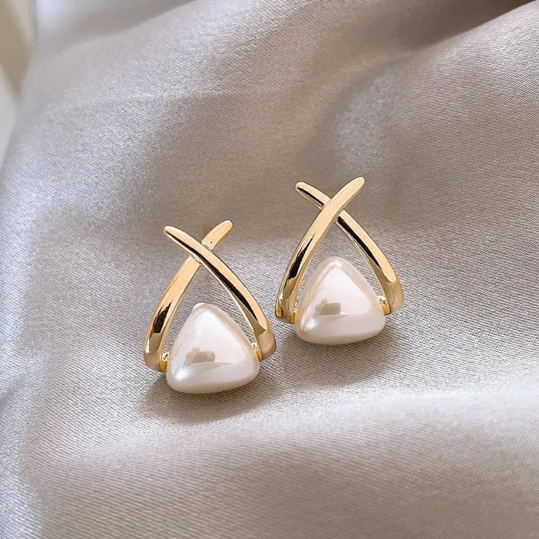 Pearl knot studs