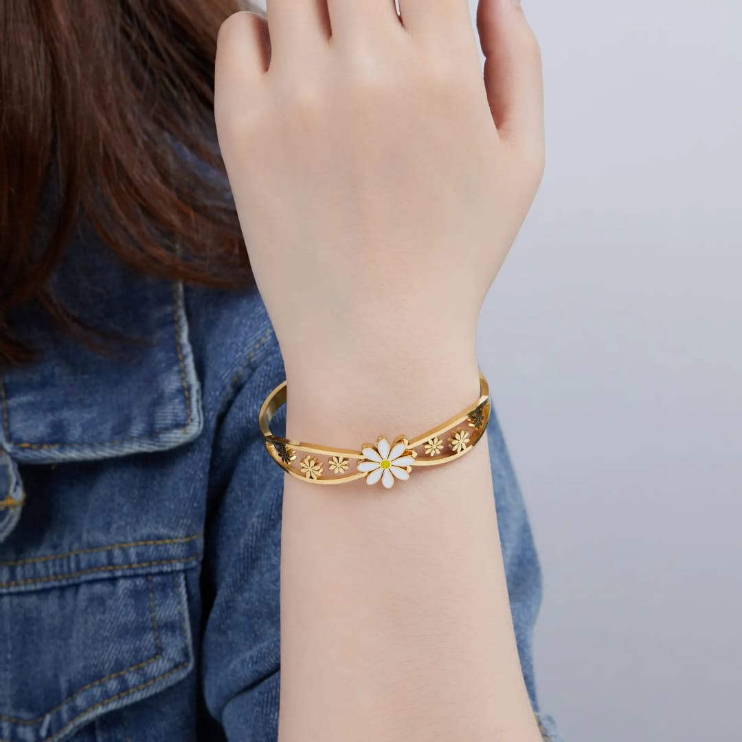 Daisy Bloom Gold Kada