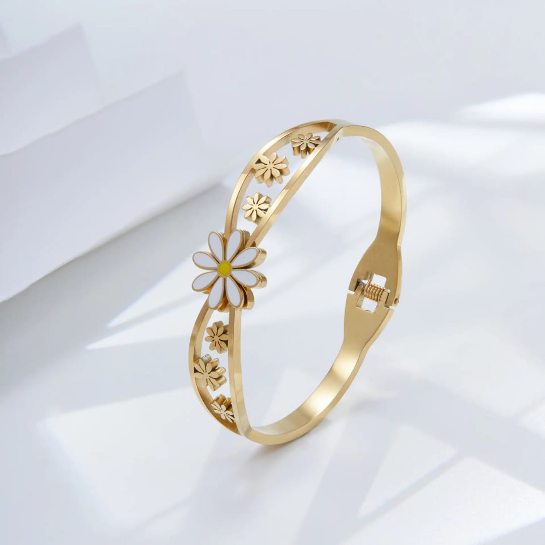 Daisy Bloom Gold Kada