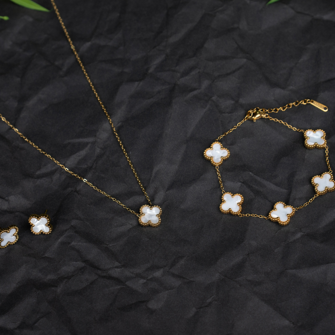 White Clover Pendant Set (Earrings, Necklace, Bracelet)